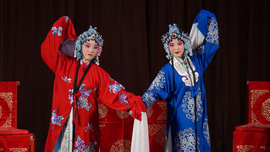 氍毹春韵，麟章新声——2025年北京师范大学京剧社《锁麟囊》专场演出侧记